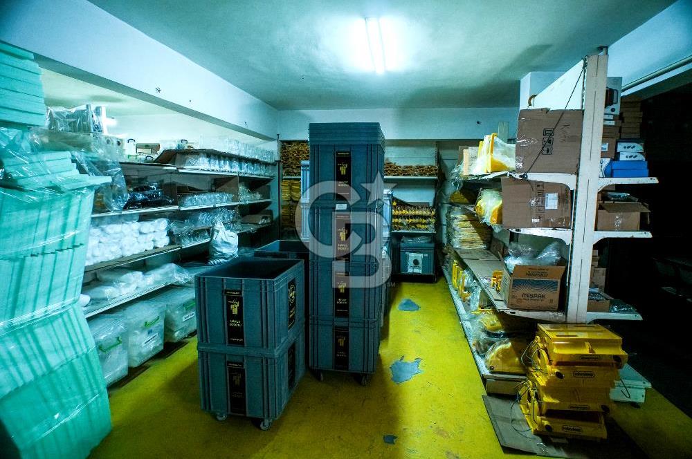 TOPSELVİ'DE CADDE ÜSTÜ SATILIK KÖŞE PARSEL KOMPLE BİNA