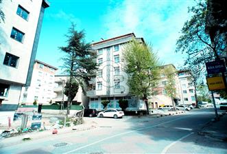 TOPSELVİ'DE CADDE ÜSTÜ SATILIK KÖŞE PARSEL KOMPLE BİNA