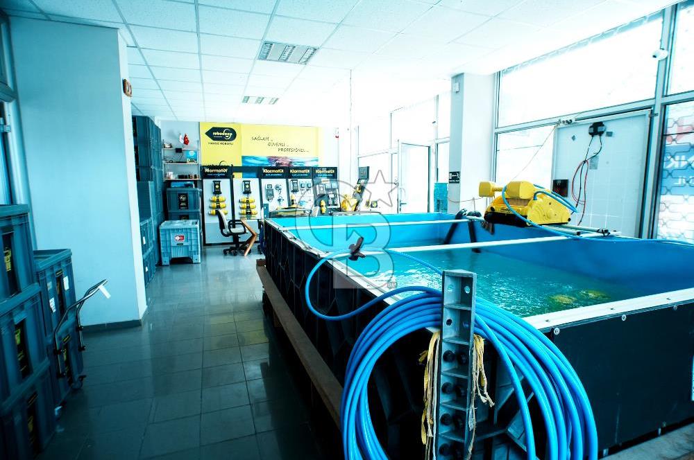 TOPSELVİ'DE CADDE ÜSTÜ SATILIK KÖŞE PARSEL KOMPLE BİNA