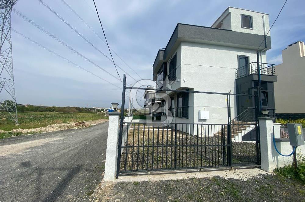Lapseki Gazi Süleyman Paşa Mahallesinde 3 Katlı Triplex Satılık Villa – 221,88 m² Konfor ve Huzur Bir Arada!