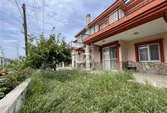 Çeşme Yalı Mahallesinde 3+1 dubleks satılık villa 