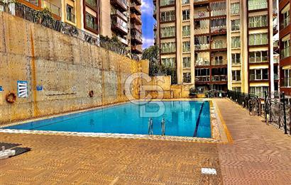 Bayraklı Yamanlar’da Deniz Manzaralı, Güvenlikli Sitede 3+1 Ferah Daire