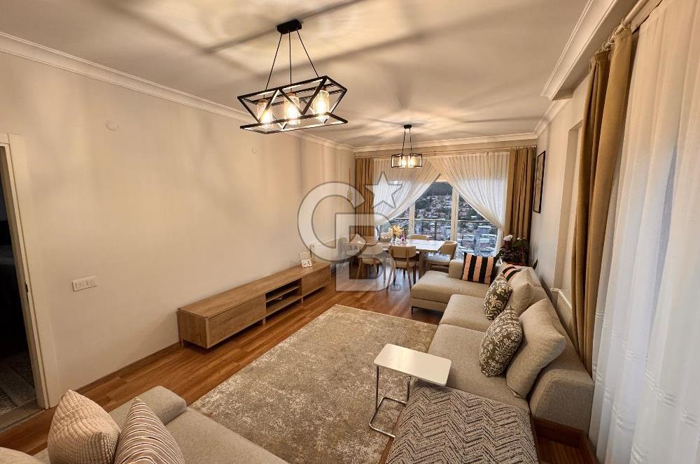 Bayraklı Yamanlar’da Deniz Manzaralı, Güvenlikli Sitede 3+1 Ferah Daire