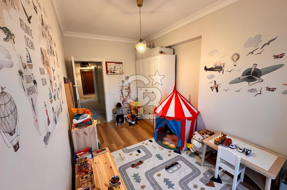 Bayraklı Yamanlar’da Deniz Manzaralı, Güvenlikli Sitede 3+1 Ferah Daire