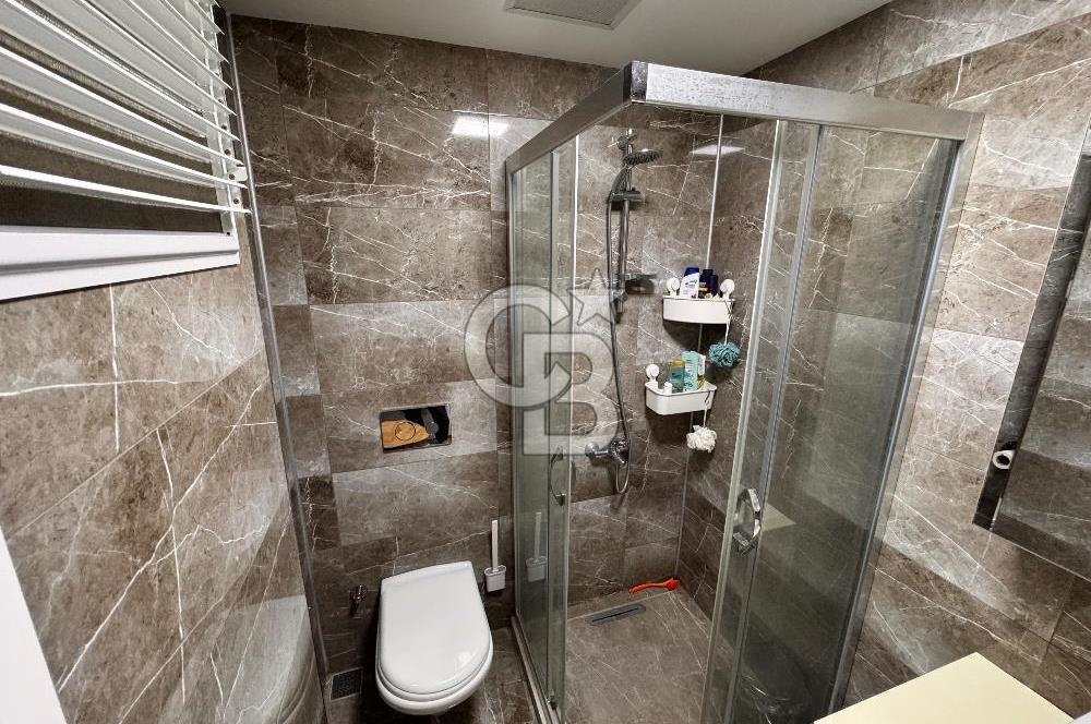 Bayraklı Yamanlar’da Deniz Manzaralı, Güvenlikli Sitede 3+1 Ferah Daire