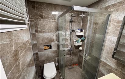 Bayraklı Yamanlar’da Deniz Manzaralı, Güvenlikli Sitede 3+1 Ferah Daire