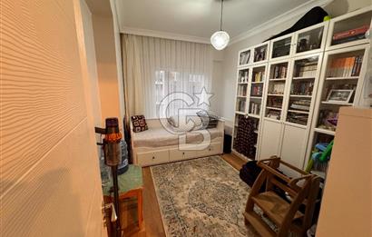 Bayraklı Yamanlar’da Deniz Manzaralı, Güvenlikli Sitede 3+1 Ferah Daire