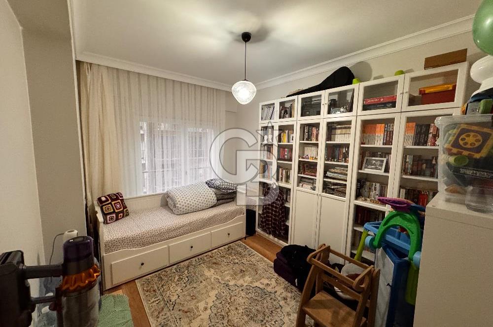 Bayraklı Yamanlar’da Deniz Manzaralı, Güvenlikli Sitede 3+1 Ferah Daire