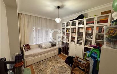 Bayraklı Yamanlar’da Deniz Manzaralı, Güvenlikli Sitede 3+1 Ferah Daire