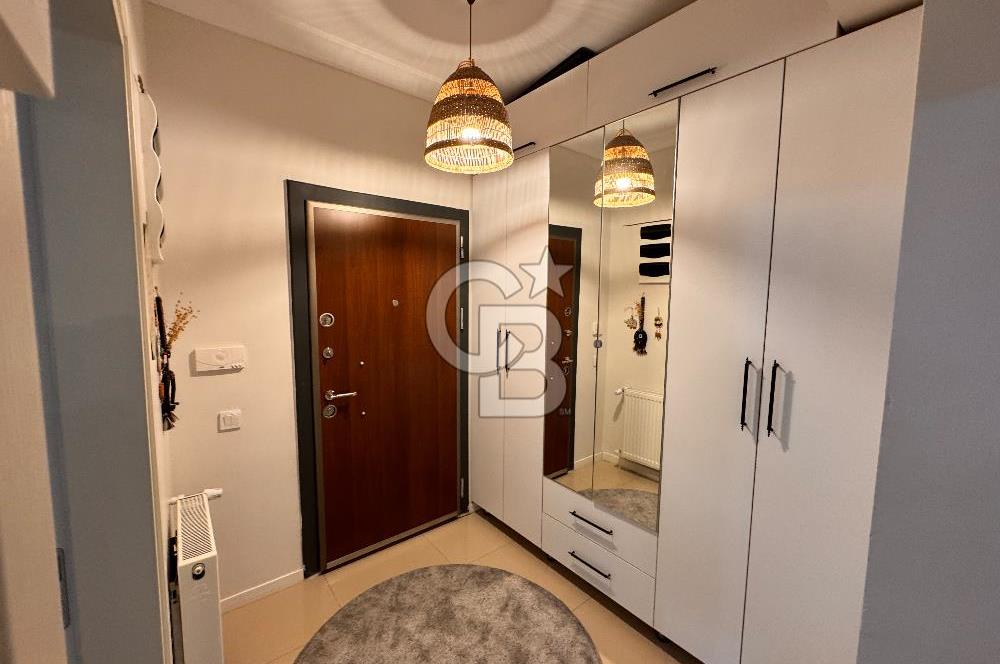 Bayraklı Yamanlar’da Deniz Manzaralı, Güvenlikli Sitede 3+1 Ferah Daire