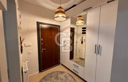 Bayraklı Yamanlar’da Deniz Manzaralı, Güvenlikli Sitede 3+1 Ferah Daire