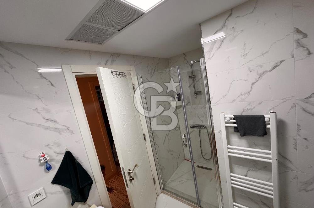 Bayraklı Yamanlar’da Deniz Manzaralı, Güvenlikli Sitede 3+1 Ferah Daire