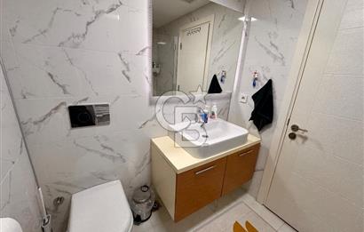 Bayraklı Yamanlar’da Deniz Manzaralı, Güvenlikli Sitede 3+1 Ferah Daire