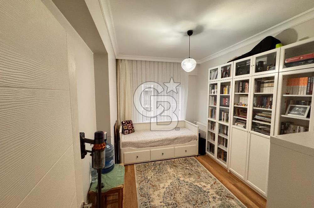 Bayraklı Yamanlar’da Deniz Manzaralı, Güvenlikli Sitede 3+1 Ferah Daire