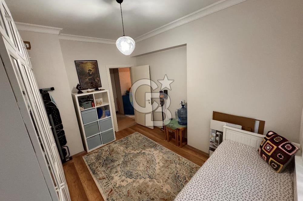 Bayraklı Yamanlar’da Deniz Manzaralı, Güvenlikli Sitede 3+1 Ferah Daire