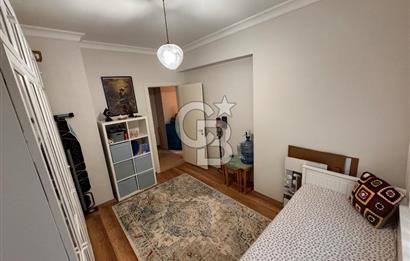 Bayraklı Yamanlar’da Deniz Manzaralı, Güvenlikli Sitede 3+1 Ferah Daire