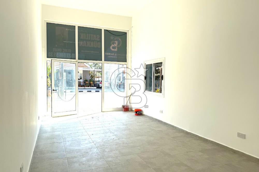 Lefkoşa'ya Bağlı Alayköy'de, Belediye Binasının Olduğu Bölgede, 70 m2 Ofis Alanı ve 80 m2 Atölye / Depo Kullanımı Sunan Satılık Köşe Dükkan !!!