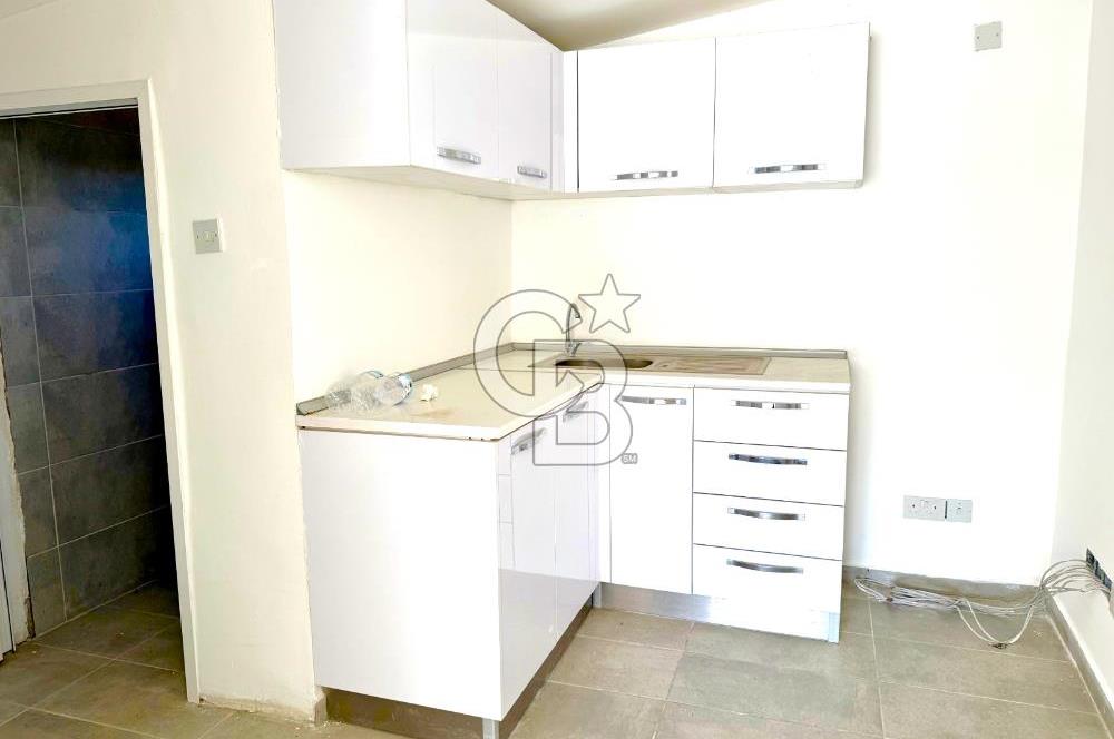 Lefkoşa'ya Bağlı Alayköy'de, Belediye Binasının Olduğu Bölgede, 70 m2 Ofis Alanı ve 80 m2 Atölye / Depo Kullanımı Sunan Satılık Köşe Dükkan !!!