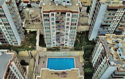 Bayraklı Yamanlar’da Deniz Manzaralı, Güvenlikli Sitede 3+1 Ferah Daire