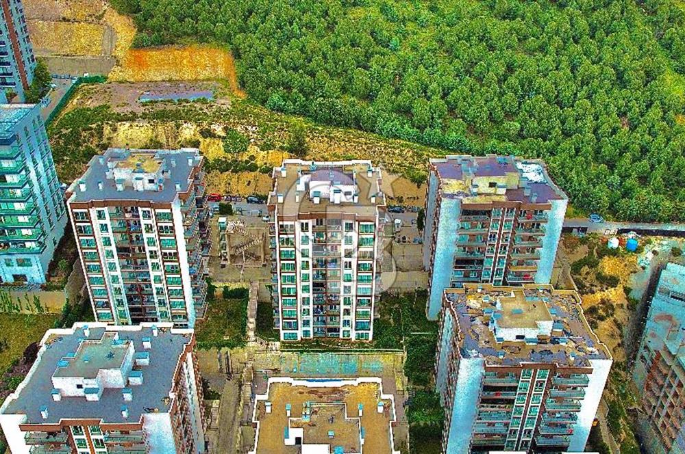Bayraklı Yamanlar’da Deniz Manzaralı, Güvenlikli Sitede 3+1 Ferah Daire