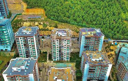 Bayraklı Yamanlar’da Deniz Manzaralı, Güvenlikli Sitede 3+1 Ferah Daire