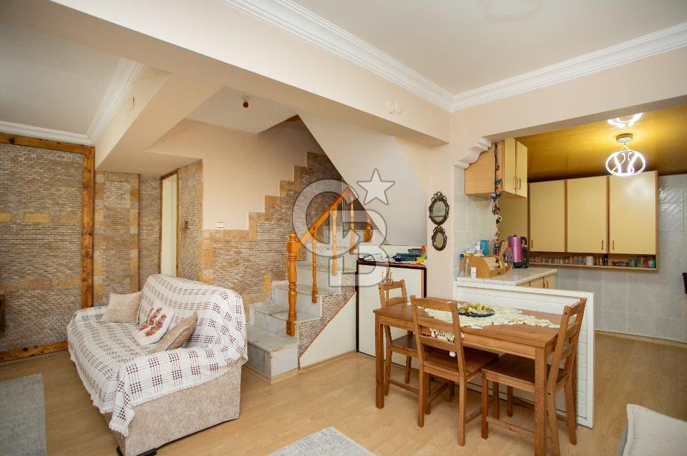 Foça Gündoğdu Sitesi'nde Satılık Dubleks Villa