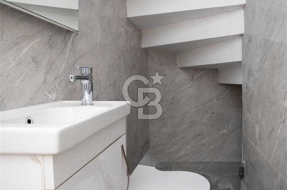 Foça Kazım Dirik'te Satılık Bahçeli 3+1 Dubleks Daire