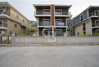 Foça Kazım Dirik'te Satılık Bahçeli 3+1 Dubleks Daire