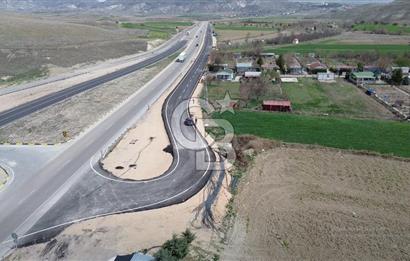 AYAŞ - BEYPAZARI ANA YOLUNA CEPHELİ 6.507 M2 SATILIK TARLA