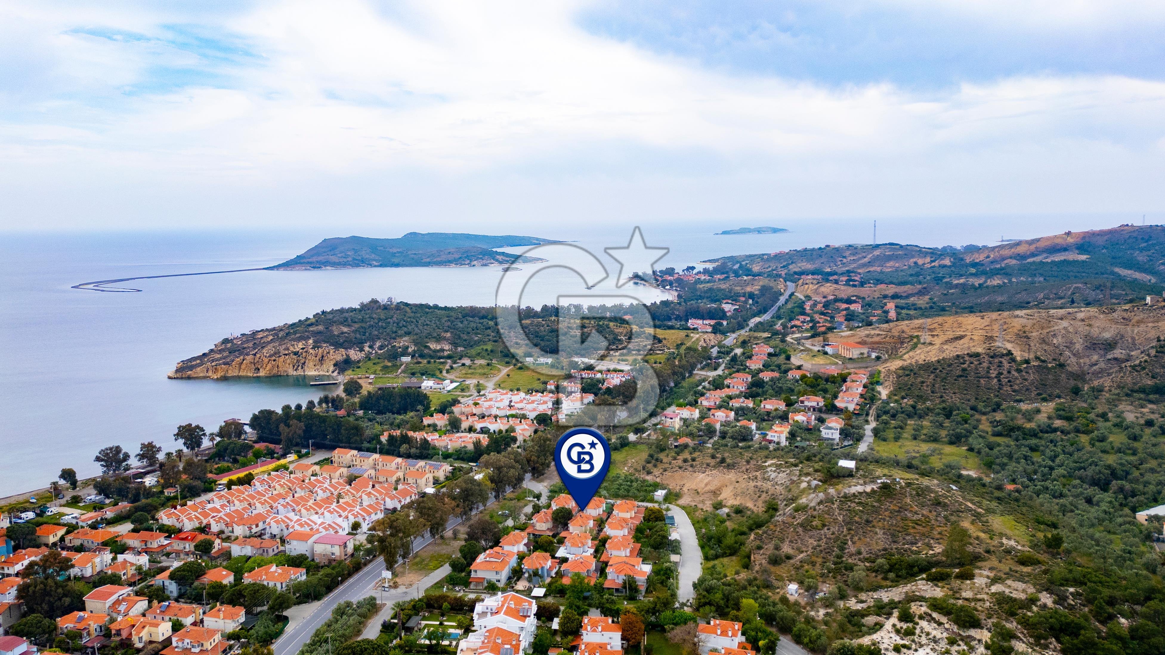 Foça Gündoğdu Sitesi'nde Satılık Dubleks Villa