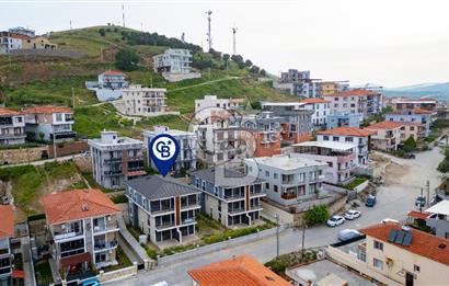 Foça Kazım Dirik'te Satılık Bahçeli 3+1 Dubleks Daire