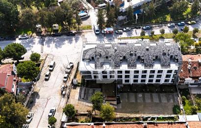 İZMİR BORNOVA EVKA-3'TE KİRALIK İŞYERİ 3 KATLI KOMPLE BİNA