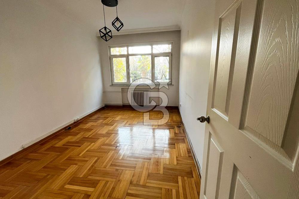BAĞDAT CADDESİ ÜZERİNDE KONUT VE İŞYERİNE UYGUN KİRALIK 3+1