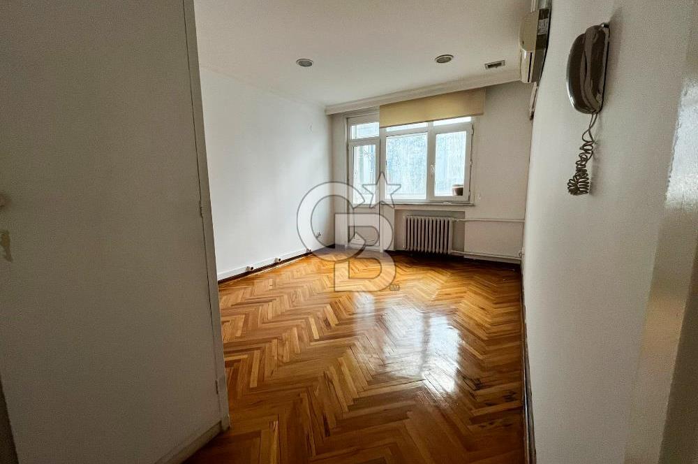 BAĞDAT CADDESİ ÜZERİNDE KONUT VE İŞYERİNE UYGUN KİRALIK 3+1