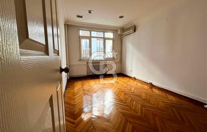 BAĞDAT CADDESİ ÜZERİNDE KONUT VE İŞYERİNE UYGUN KİRALIK 3+1