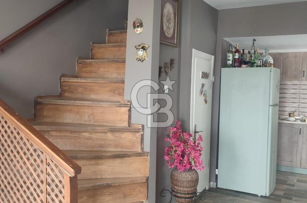 Çeşme Çiftlikköy'de Sakız Adası Manzaralı Yazlık