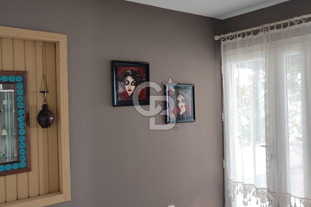 Çeşme Çiftlikköy'de Sakız Adası Manzaralı Yazlık