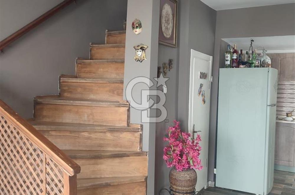 Çeşme Çiftlikköy'de Sakız Adası Manzaralı Yazlık