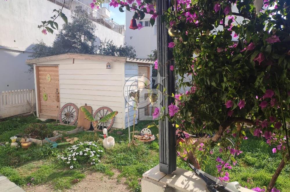 Çeşme Çiftlikköy'de Sakız Adası Manzaralı Yazlık