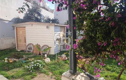Çeşme Çiftlikköy'de Sakız Adası Manzaralı Yazlık