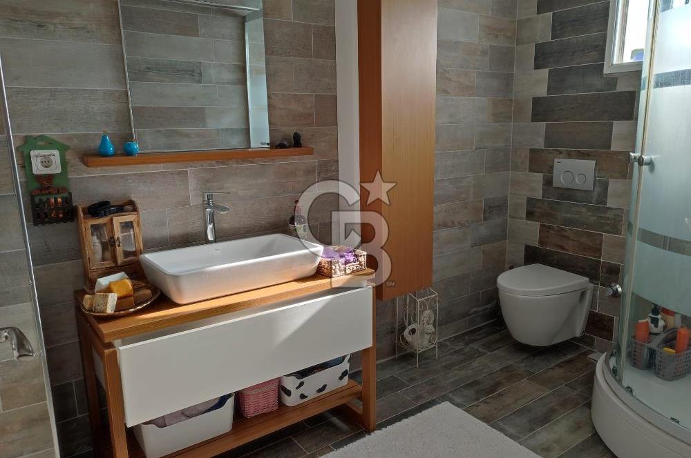 Çeşme Çiftlikköy'de Sakız Adası Manzaralı Yazlık