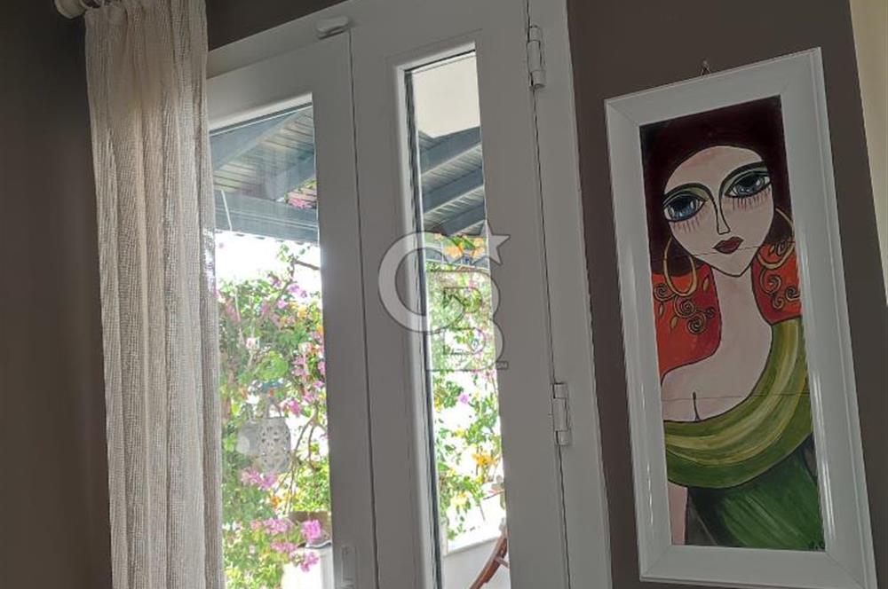 Çeşme Çiftlikköy'de Sakız Adası Manzaralı Yazlık