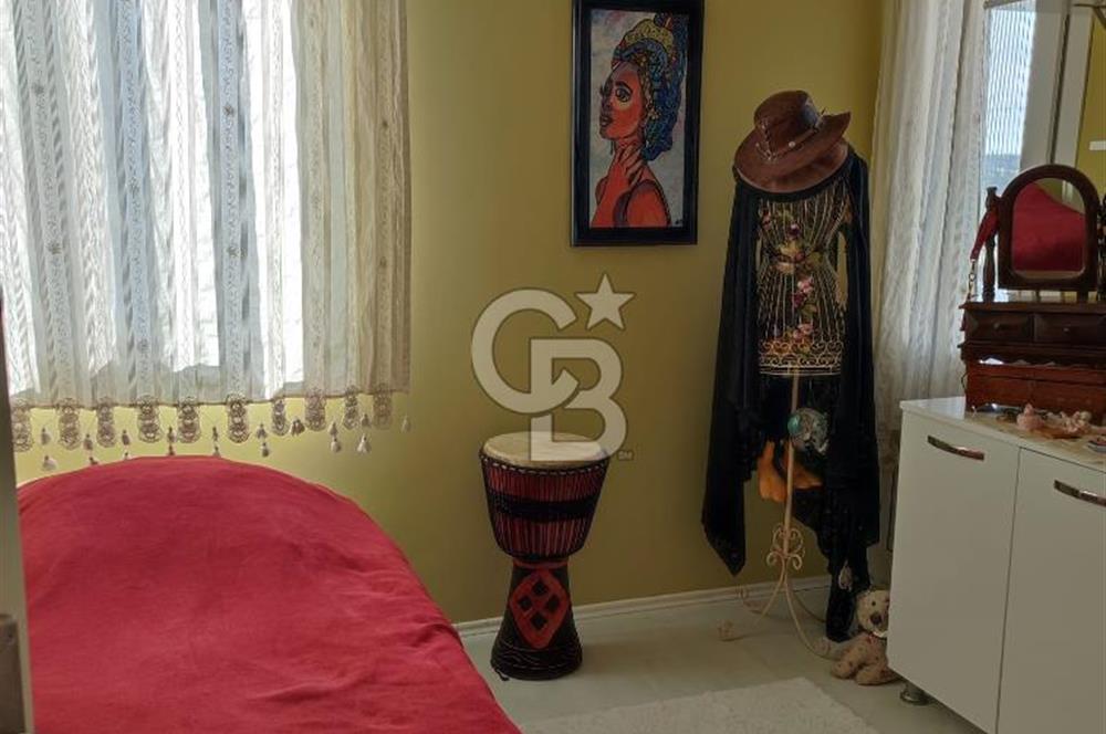 Çeşme Çiftlikköy'de Sakız Adası Manzaralı Yazlık