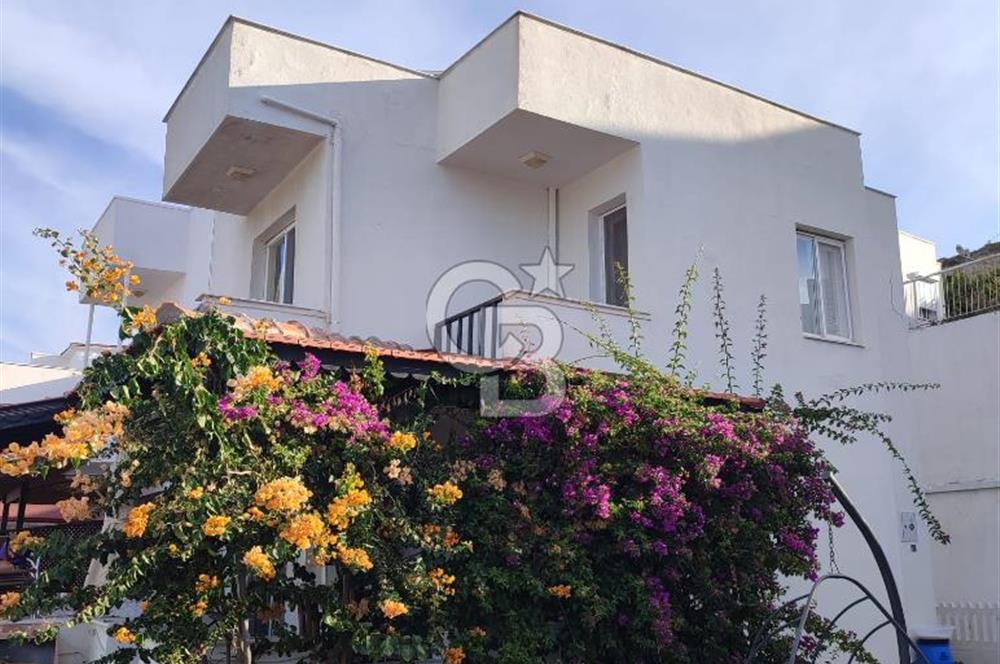 Çeşme Çiftlikköy'de Sakız Adası Manzaralı Yazlık