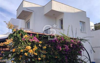 Çeşme Çiftlikköy'de Sakız Adası Manzaralı Yazlık