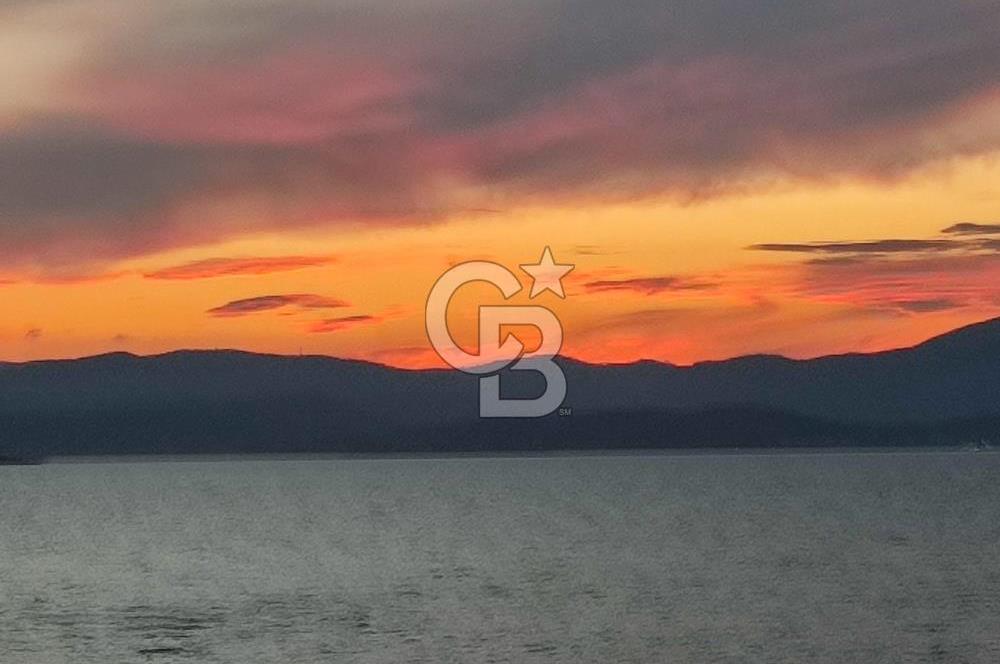 Çeşme Çiftlikköy'de Sakız Adası Manzaralı Yazlık