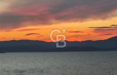 Çeşme Çiftlikköy'de Sakız Adası Manzaralı Yazlık