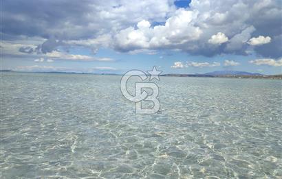 Çeşme Çiftlikköy'de Sakız Adası Manzaralı Yazlık