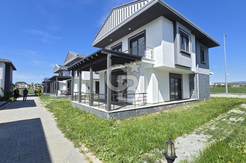 Ayvalık Altınova'da Denize Sıfır Satılık Villa
