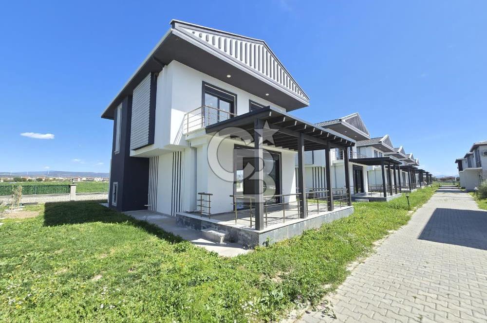 Ayvalık Altınova'da Denize Sıfır Satılık Villa